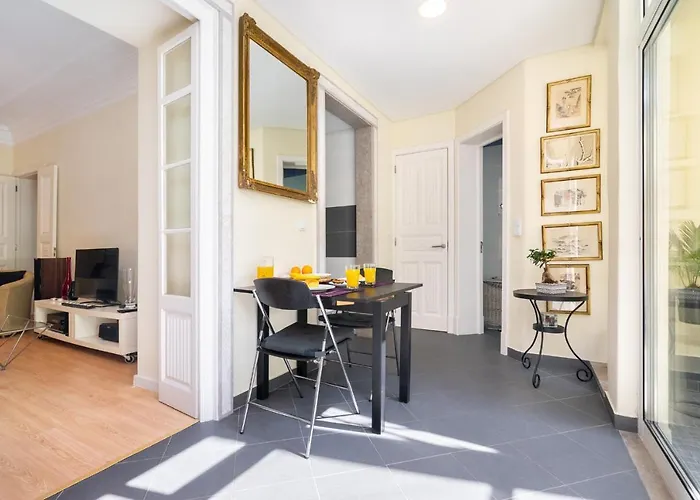 Whome | Alameda Patio Hideaway